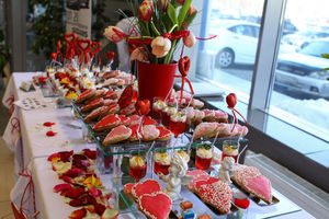   Автоцентр АНТ - официальный дилер Hyundai поздравил всех влюбленных в автомобили, горячими специальными условиями покупки!