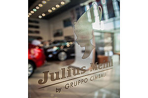   Автоцентр АНТ - официальный дилер Hyundai поздравил всех влюбленных в автомобили, горячими специальными условиями покупки!