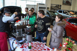   Автоцентр АНТ - официальный дилер Hyundai поздравил всех влюбленных в автомобили, горячими специальными условиями покупки!