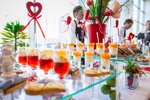   Автоцентр АНТ - официальный дилер Hyundai поздравил всех влюбленных в автомобили, горячими специальными условиями покупки!