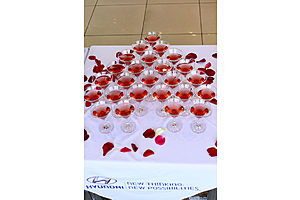   Автоцентр АНТ - официальный дилер Hyundai поздравил всех влюбленных в автомобили, горячими специальными условиями покупки!