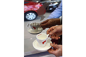   Автоцентр АНТ - официальный дилер Hyundai поздравил всех влюбленных в автомобили, горячими специальными условиями покупки!