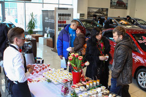   Автоцентр АНТ - официальный дилер Hyundai поздравил всех влюбленных в автомобили, горячими специальными условиями покупки!