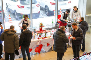   Автоцентр АНТ - официальный дилер Hyundai поздравил всех влюбленных в автомобили, горячими специальными условиями покупки!