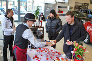   Автоцентр АНТ - официальный дилер Hyundai поздравил всех влюбленных в автомобили, горячими специальными условиями покупки!