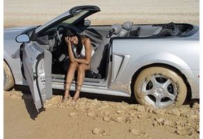   Женщина за рулем...
