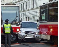   Женщина за рулем...
