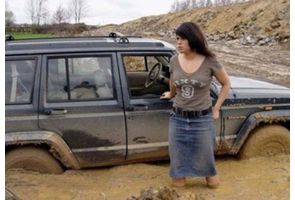   Женщина за рулем...
