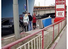   Женщина за рулем...
