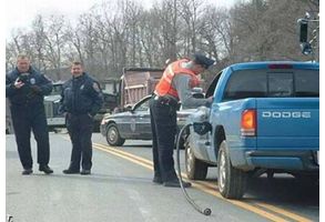   Женщина за рулем...
