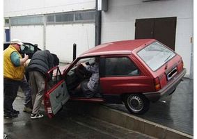   Женщина за рулем...
