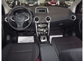   Автоцентр Renault провел презентацию Renault Koleos второй генерации и Renault Duster