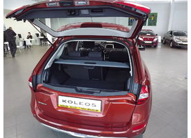   Автоцентр Renault провел презентацию Renault Koleos второй генерации и Renault Duster