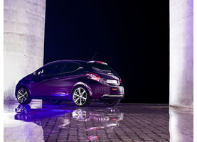   Роскошный трехдверный Peugeot 208 XY