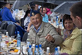 20 августа 2011 г., Барнаул   45-летие Барнаульского лётного училища: шествие и званый обед 