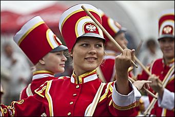 20 августа 2011 г., Барнаул   45-летие Барнаульского лётного училища: шествие и званый обед 