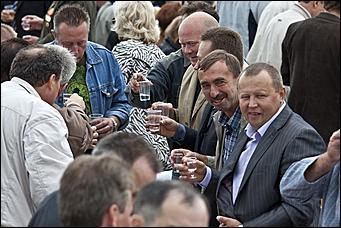 20 августа 2011 г., Барнаул   45-летие Барнаульского лётного училища: шествие и званый обед 