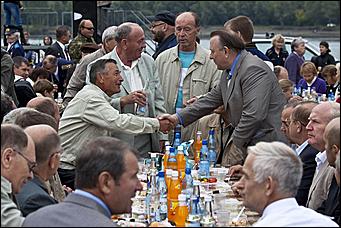 20 августа 2011 г., Барнаул   45-летие Барнаульского лётного училища: шествие и званый обед 