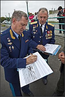 20 августа 2011 г., Барнаул   45-летие Барнаульского лётного училища: шествие и званый обед 