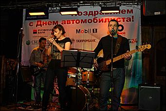 28 октября 2011   День автомобилиста с  Автоцентром   АНТ  официальным дилером Hyundai в клубе "Pistols"