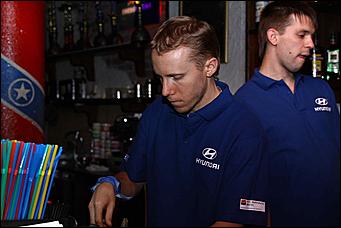 28 октября 2011   День автомобилиста с  Автоцентром   АНТ  официальным дилером Hyundai в клубе "Pistols"