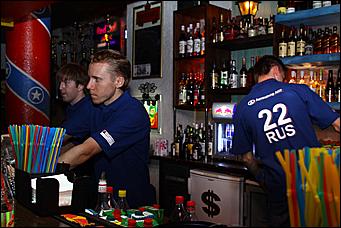 28 октября 2011   День автомобилиста с  Автоцентром   АНТ  официальным дилером Hyundai в клубе "Pistols"