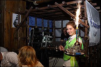 28 октября 2011   День автомобилиста с  Автоцентром   АНТ  официальным дилером Hyundai в клубе "Pistols"