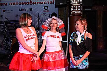 28 октября 2011   День автомобилиста с  Автоцентром   АНТ  официальным дилером Hyundai в клубе "Pistols"