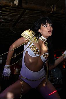 28 октября 2011   День автомобилиста с  Автоцентром   АНТ  официальным дилером Hyundai в клубе "Pistols"