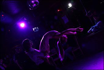 28 октября 2011   День автомобилиста с  Автоцентром   АНТ  официальным дилером Hyundai в клубе "Pistols"