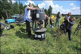 3 августа 2017 г., Алтайский край. Смолихина Екатерина Конфискованных соколов-балобанов выпустили на свободу в Алтайском крае