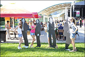 1 июль 2017 г., Барнаул   Яркие краски 60-х: как на Алтае прошел фестиваль "Because of the Beatles"