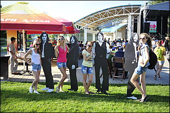 1 июль 2017 г., Барнаул   Яркие краски 60-х: как на Алтае прошел фестиваль "Because of the Beatles"