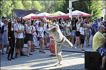 1 июль 2017 г., Барнаул   Яркие краски 60-х: как на Алтае прошел фестиваль "Because of the Beatles"