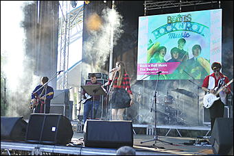 1 июль 2017 г., Барнаул   Яркие краски 60-х: как на Алтае прошел фестиваль "Because of the Beatles"