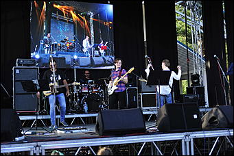 1 июль 2017 г., Барнаул   Яркие краски 60-х: как на Алтае прошел фестиваль "Because of the Beatles"