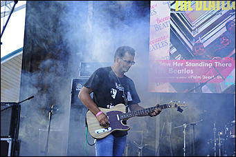 1 июль 2017 г., Барнаул   Яркие краски 60-х: как на Алтае прошел фестиваль "Because of the Beatles"