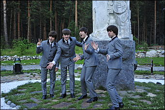 1 июль 2017 г., Барнаул   Яркие краски 60-х: как на Алтае прошел фестиваль "Because of the Beatles"