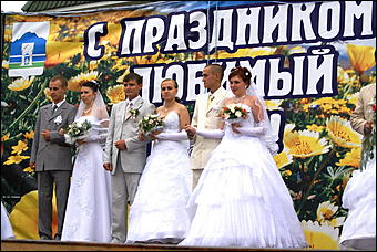 11 августа 2007 г., Белокуриха   День рождения Белокурихи

(фото Кристины Красниковой)