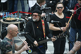 27 марта 2019 г., Барнаул. Екатерина Смолихина   Увидеть БГ с эскалатора: как в Барнауле прошел бесплатный концерт "Аквариума"