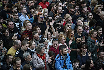 27 марта 2019 г., Барнаул. Екатерина Смолихина   Увидеть БГ с эскалатора: как в Барнауле прошел бесплатный концерт "Аквариума"