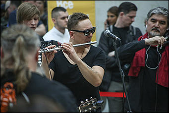 27 марта 2019 г., Барнаул. Екатерина Смолихина   Увидеть БГ с эскалатора: как в Барнауле прошел бесплатный концерт "Аквариума"