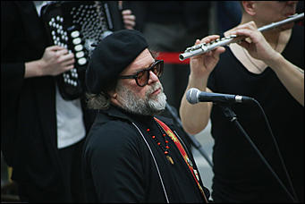 27 марта 2019 г., Барнаул. Екатерина Смолихина   Увидеть БГ с эскалатора: как в Барнауле прошел бесплатный концерт "Аквариума"