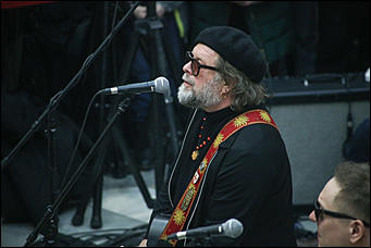 27 марта 2019 г., Барнаул. Екатерина Смолихина   Увидеть БГ с эскалатора: как в Барнауле прошел бесплатный концерт "Аквариума"