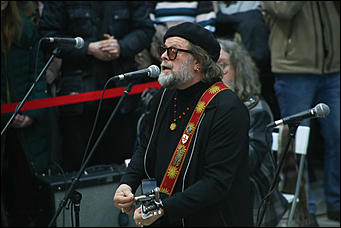 27 марта 2019 г., Барнаул. Екатерина Смолихина   Увидеть БГ с эскалатора: как в Барнауле прошел бесплатный концерт "Аквариума"