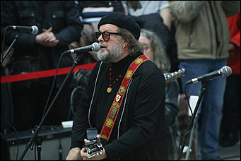 27 марта 2019 г., Барнаул. Екатерина Смолихина   Увидеть БГ с эскалатора: как в Барнауле прошел бесплатный концерт "Аквариума"