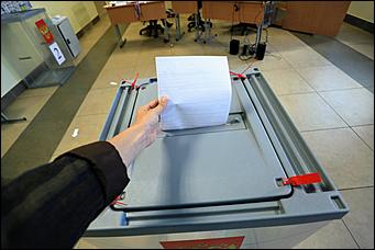 20 сентября 2021 г., Барнаул. Екатерина Смолихина   Детям – шарик, взрослым – бюллетени. Выборы - 2021 в Барнауле