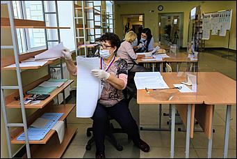 20 сентября 2021 г., Барнаул. Екатерина Смолихина   Детям – шарик, взрослым – бюллетени. Выборы - 2021 в Барнауле