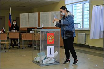 20 сентября 2021 г., Барнаул. Екатерина Смолихина   Детям – шарик, взрослым – бюллетени. Выборы - 2021 в Барнауле