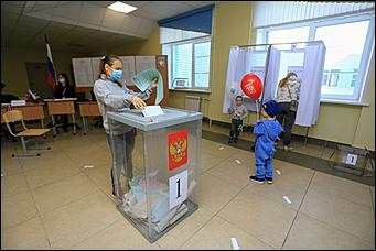 20 сентября 2021 г., Барнаул. Екатерина Смолихина   Детям – шарик, взрослым – бюллетени. Выборы - 2021 в Барнауле